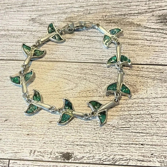 Silver Tone Faux Abalone Shell Fin Bracelet 7” - Picture 1 of 5